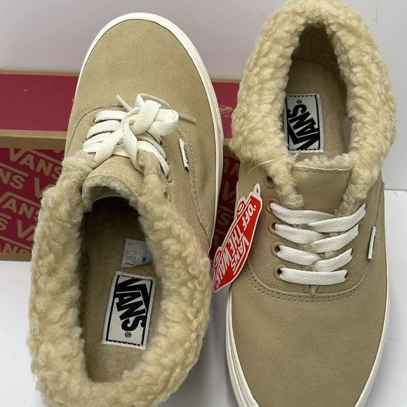 Vans WMNS Tan Fleece-Lined Sneakers Authentic Sherpa
Cozy Hug Mojave Desert - Picture 12 of 16